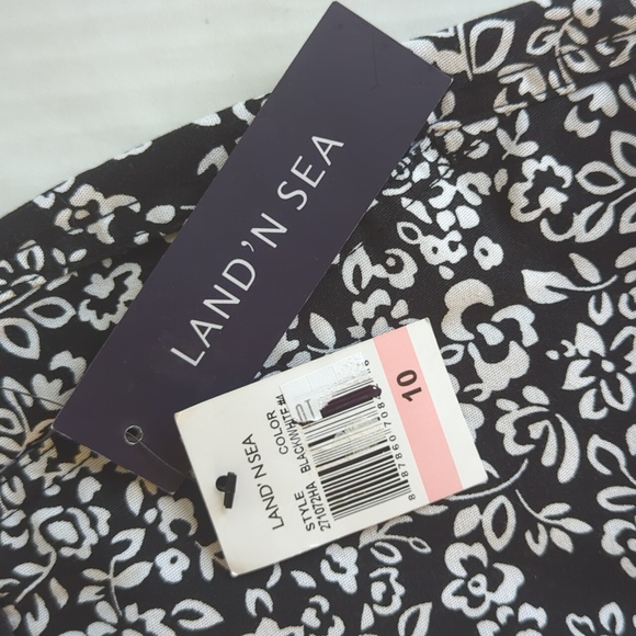 NWT Land'N Sea Floral Shorts 10 Black White Pockets Pattern - Picture 2 of 13